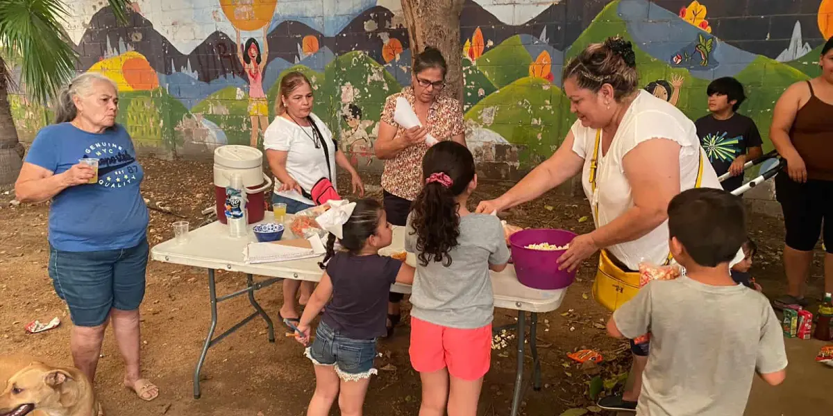 Los niños y niñas regresaron a sus casas con nuevos amigos, recuerdos felices del curso de verano que organizó el comité de Parques Alegres.