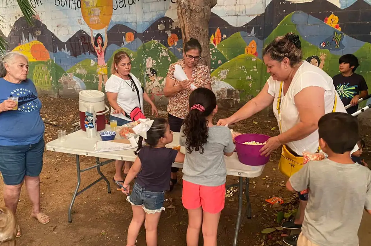 Los niños y niñas regresaron a sus casas con nuevos amigos, recuerdos felices del curso de verano que organizó el comité de Parques Alegres.