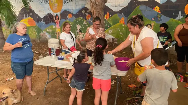 Los niños y niñas regresaron a sus casas con nuevos amigos, recuerdos felices del curso de verano que organizó el comité de Parques Alegres.