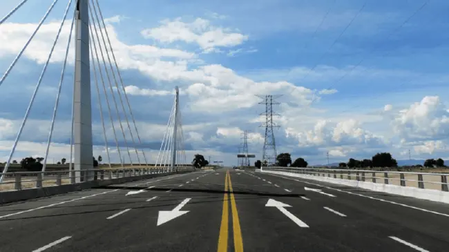 Las carreteras conectan al país, permitiendo el desarrollo económico. Foto: Cortesía