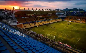 ¿Cómo se llamaba antes el estadio de Dorados y por qué se llamaba así?