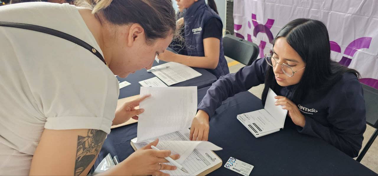 Este lunes se realizó la entrega de los vales a las Jefas de Familia en Querétaro.