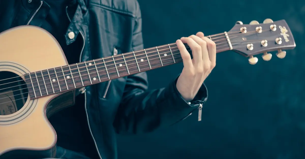 ¿Te gustaría aprender a tocar la guitarra?; en el Museo de Arte de Mazatlán impartirán clases