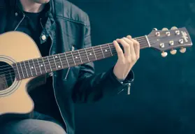 ¿Te gustaría aprender a tocar la guitarra?; en el Museo de Arte de Mazatlán impartirán clases