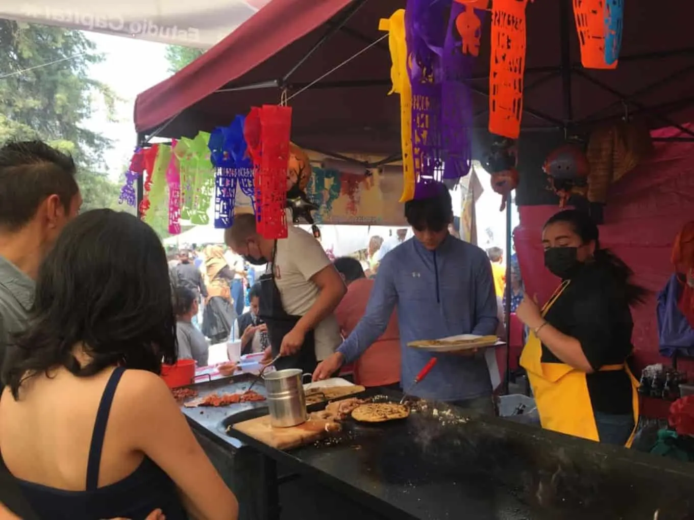 Ambiente familiar en la Feria de la Garnacha 2024 en CDMX