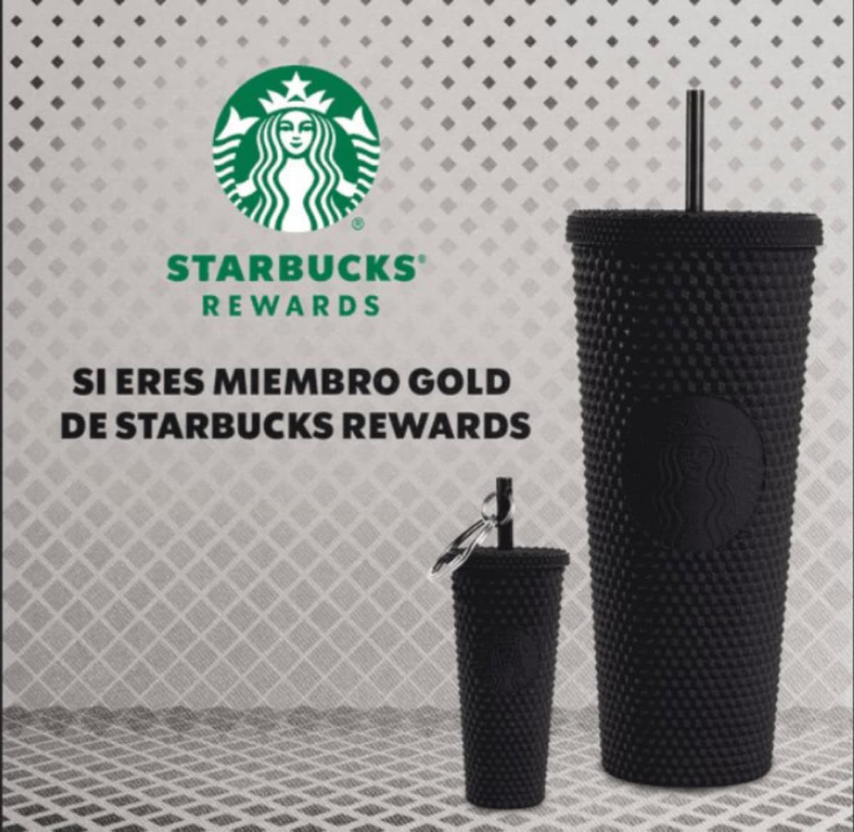 ¿Cómo conseguir el vaso negro y el llavero de Starbucks de colección?
