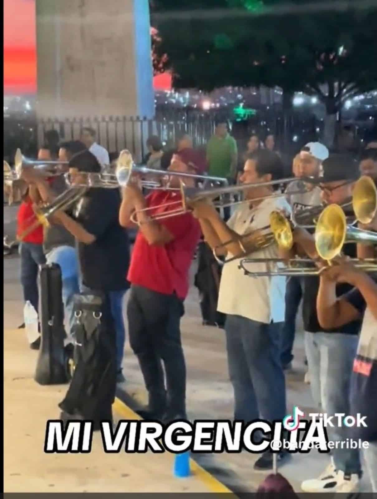 Músicos de Culiacán le cantan a la Virgen para pedir paz. Foto: Captura de pantalla