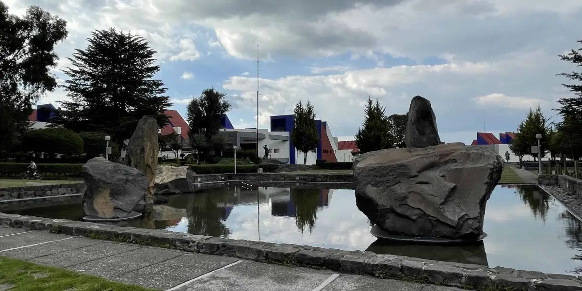 Dentro del Centro Cultural Mexiquense podrás explorar museos, la moderna Cineteca Mexiquense y el valioso Archivo Histórico del Estado de México.