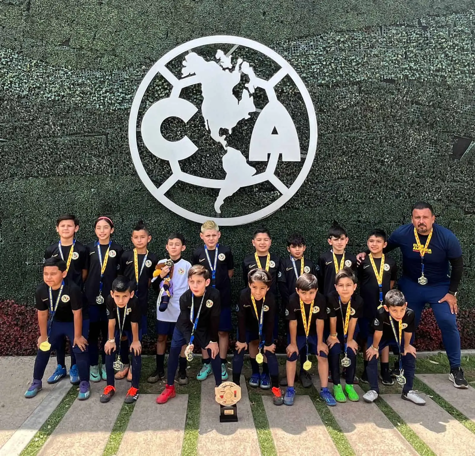 Los jovencitos del Nido Águila Culiacán celebran su pasión por el deporte. 