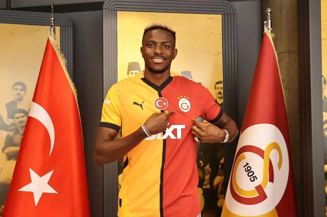 Victor Osimhen llega a Turquía | Imagen: @GalatasaraySK