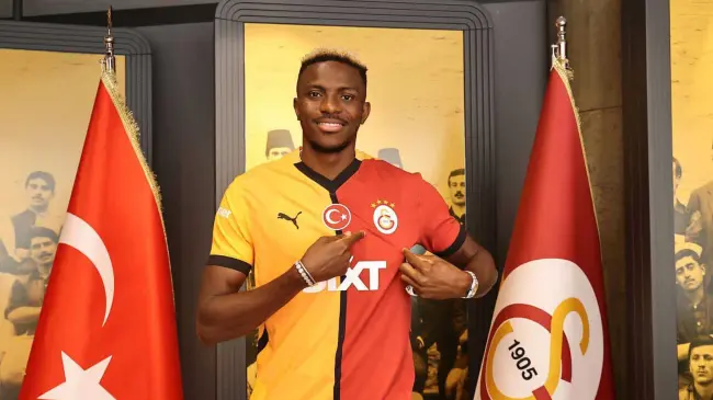 Victor Osimhen llega a Turquía | Imagen: @GalatasaraySK