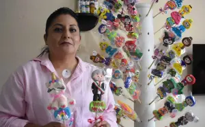 Maribel emprende en Culiacán con paletas de bombón de AMLO y personajes animados