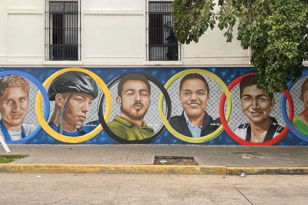 Con la elaboración del Mural Olímpico se busca motivar a más jóvenes a inclinarse hacia el ambito deportivo y roconocer la labor de los atletas sinaloenses. Foto: Lino Ceballos.