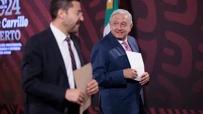 Martí Batres y Andrés Manuel López Obrador en la mañanera de este viernes 6 de septiembre.