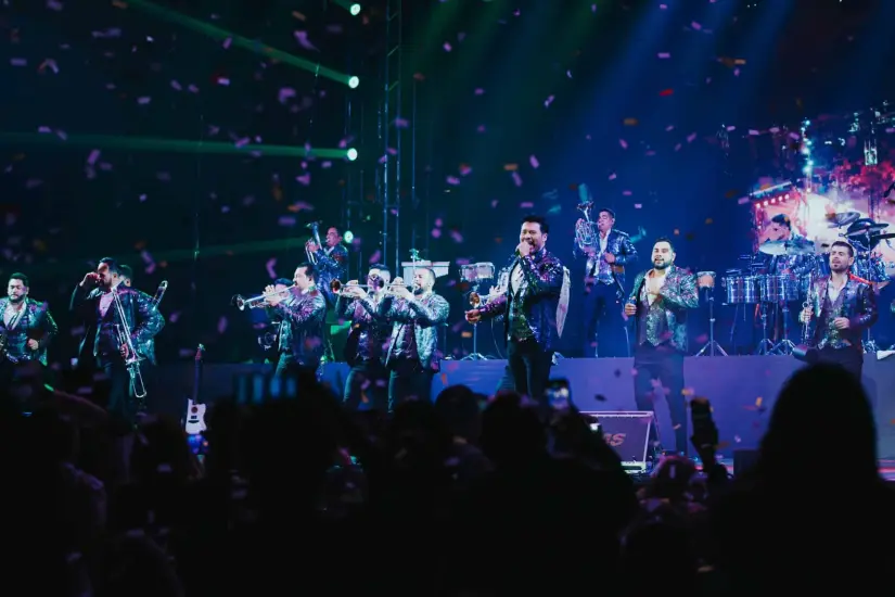 Banda MS la noche del 15 de septiembre en el Zócalo de la CDMX.