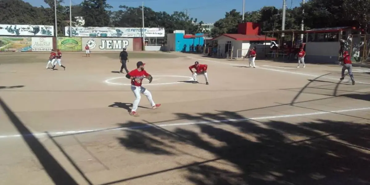 Muchos niños y jóvenes de la Libertad y colonias aledañas han encontrado en el softbol y otros deportes una pasión que les ayuda a mantenerse alejados de malos hábitos como la drogadicción.