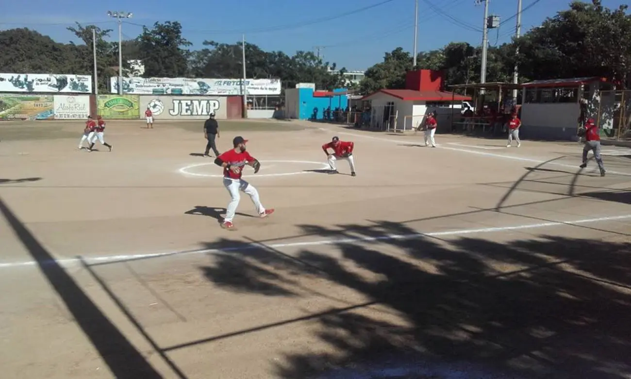 Muchos niños y jóvenes de la Libertad y colonias aledañas han encontrado en el softbol y otros deportes una pasión que les ayuda a mantenerse alejados de malos hábitos como la drogadicción.