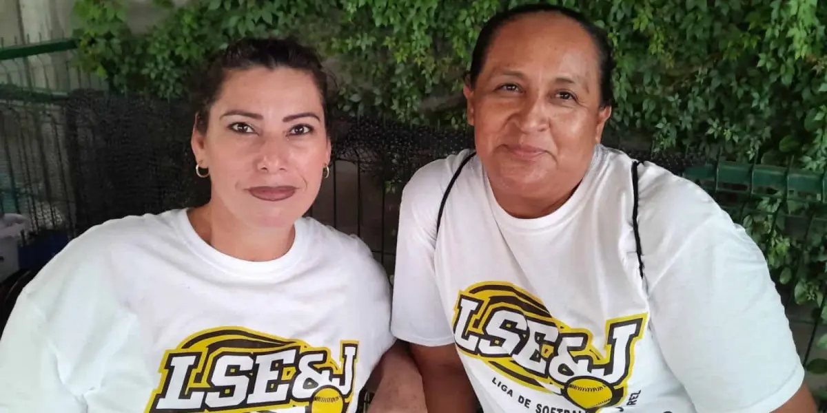 Adriana Corrales Valenzuela y Elibet Rendón Diarte, unidas por el softbol en Villa Juárez, Navolato