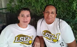 Adriana Corrales y Elibet Rendón viven el entusiasmo del sóftbol en Villa Juárez