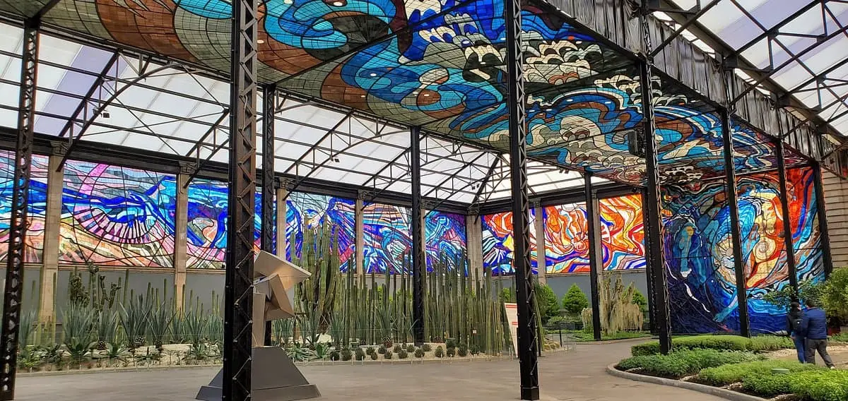 El Cosmovitral es un jardín botánico ubicado en Toluca donde se muestra una gran variedad de plantas y su principal atractivo son los vitrales artísticamente elaborados. Foto: Myrka Celina Guadarrama Reyes