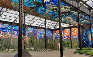 Reflejos de la naturaleza: el arte del “Cosmovitral” y los jardines botánicos