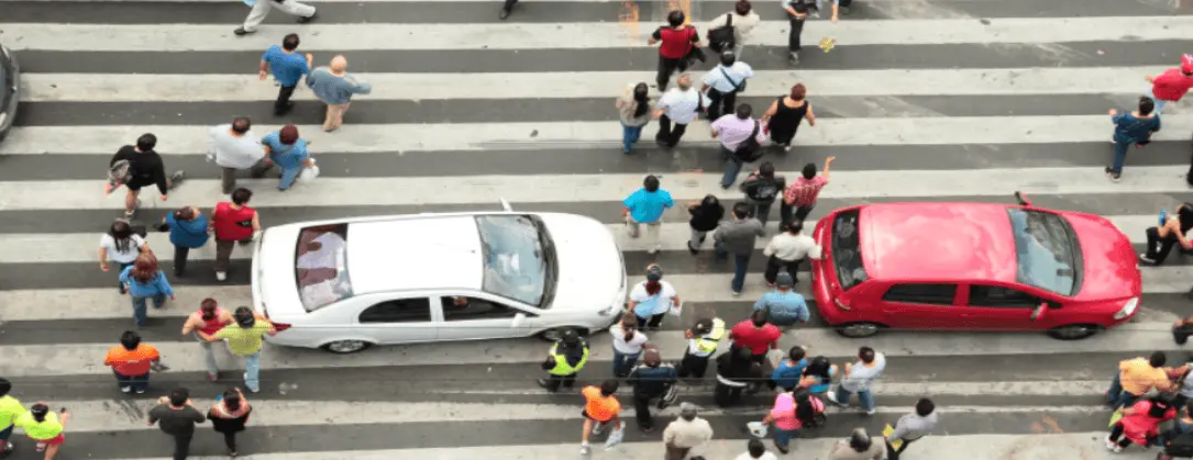 Peatones y automóviles