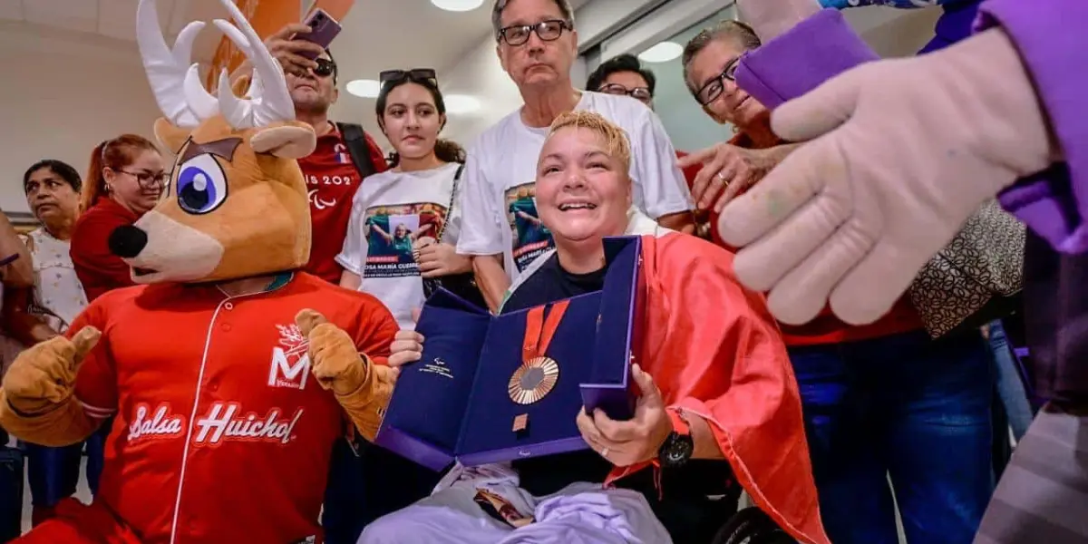 Mazatlán recibe, con una lluvia de aplausos, a la medallista paratleta, Rosa María Guerrero.