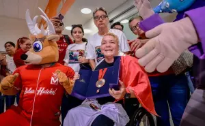 Mazatlán recibe, con una lluvia de aplausos, a la medallista paratleta, Rosa María Guerrero 