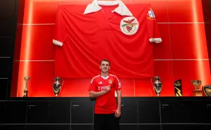 Benfica anuncia la llegada de Kerem Aktürkoğlu