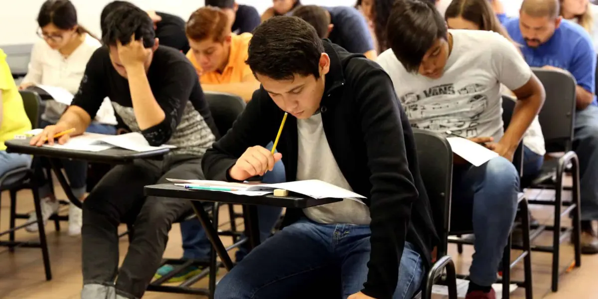 Consulta los requisitos de la Beca Telmex para alumnos de universidad. Foto: Cortesía