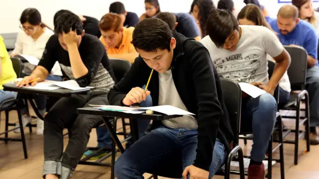 Consulta los requisitos de la Beca Telmex para alumnos de universidad. Foto: Cortesía