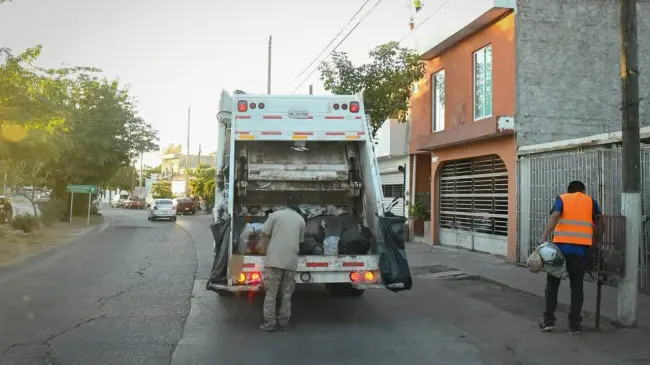 Se reanuda servicio de recolección de basura en Culiacán.