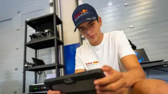 El mexicano Ernesto Rivera se suma al Red Bull Junior Team