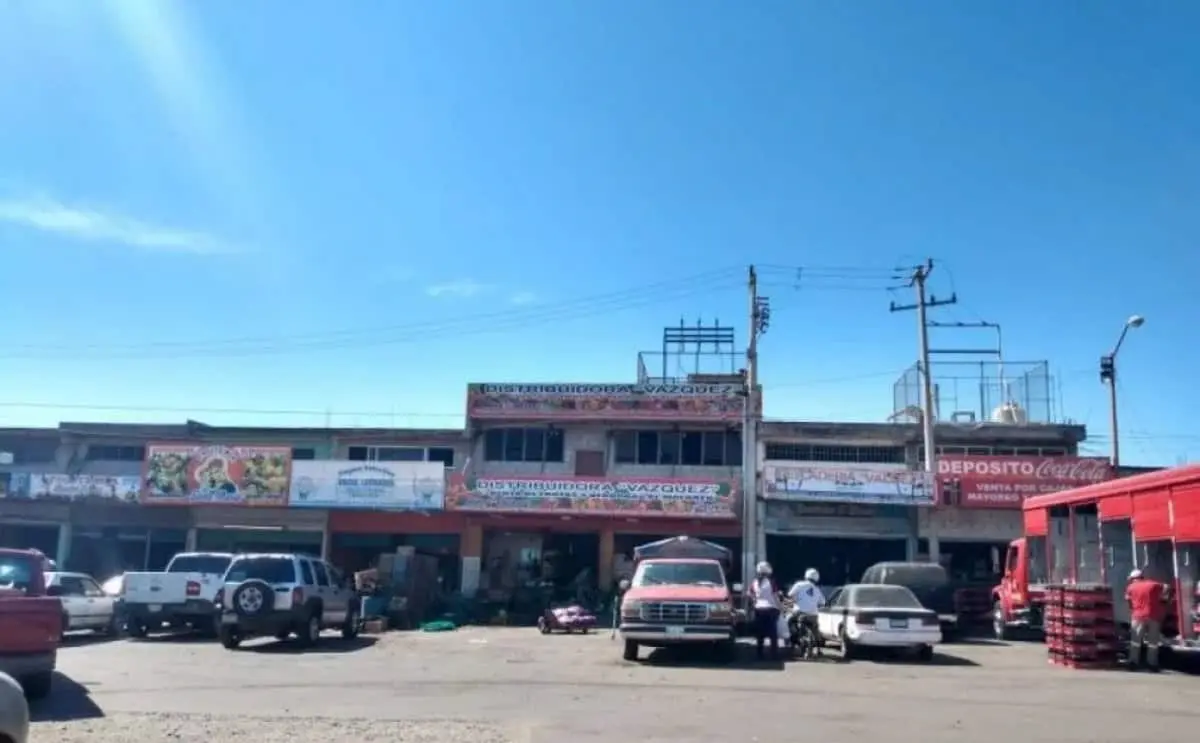 La Central de Abastos de Culiacán mantiene sus operaciones y surte a otros negocios este viernes. Foto: Tus Buenas Noticias