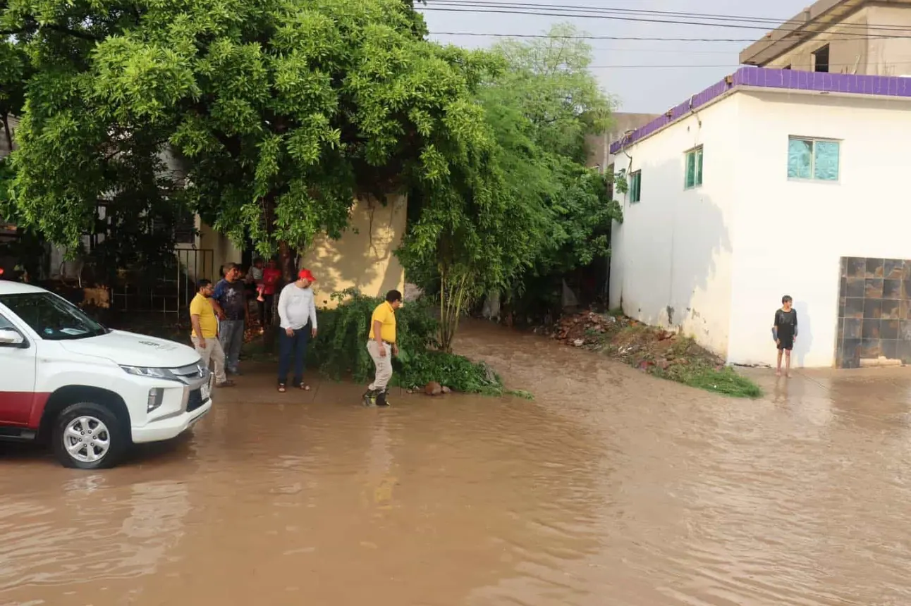 Tormenta tropical Ileana provoca fuertes lluvias en Sinaloa; hay suspensión de clases en tres municipios.