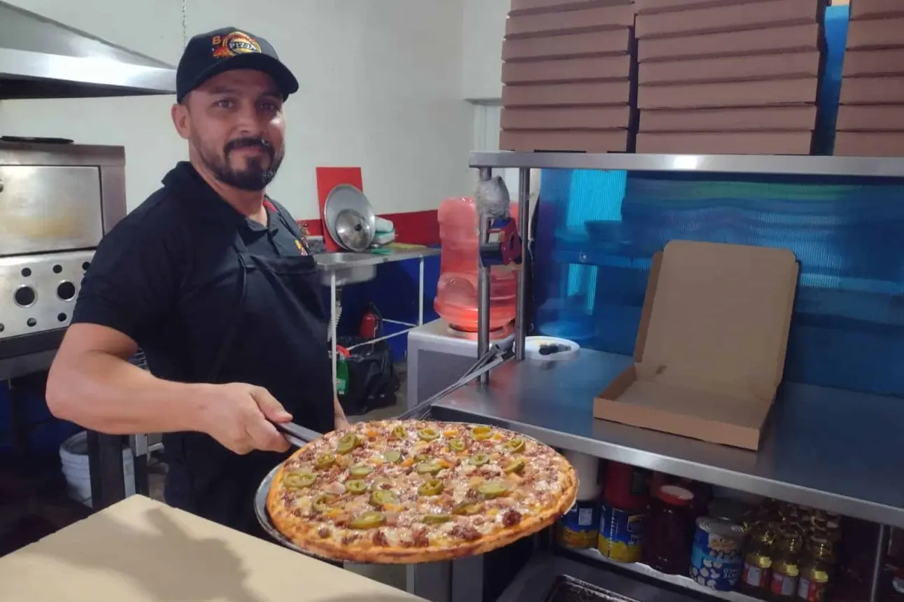 Con mucha dedicación y empeño Omar Barraza es un ejemplo de perseverancia. Un hombre que no se deja caer y que tiene un toque especial en sus pizzas.