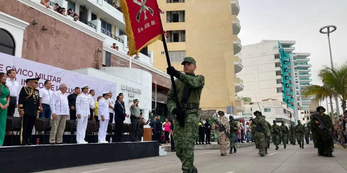 A qué hora inicia el desfile de la Independencia en Mazatlán.