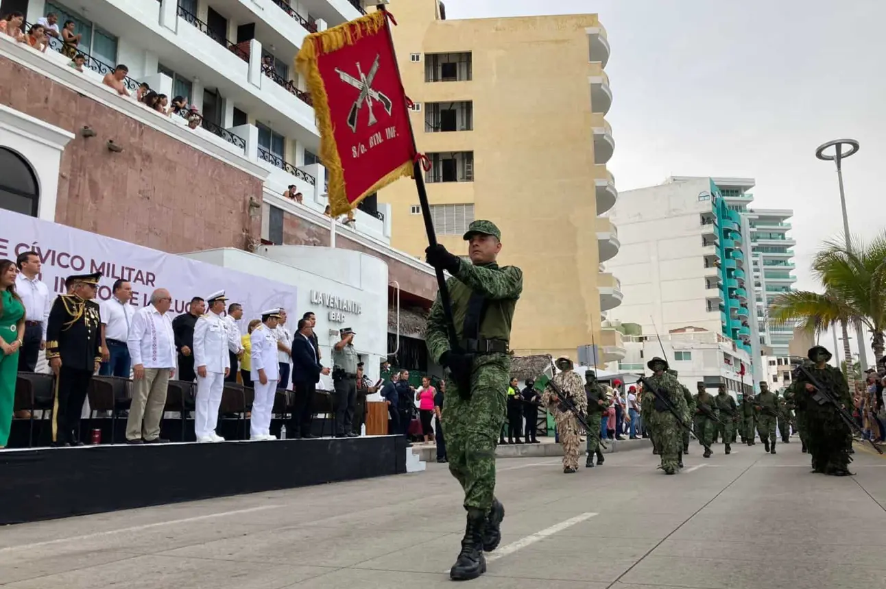 A qué hora inicia el desfile de la Independencia en Mazatlán.