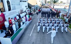 Imágenes del Desfile Cívico Militar en Mazatlán, Sinaloa