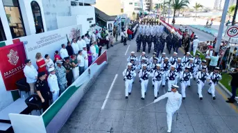 Imágenes del Desfile Cívico Militar en Mazatlán, Sinaloa