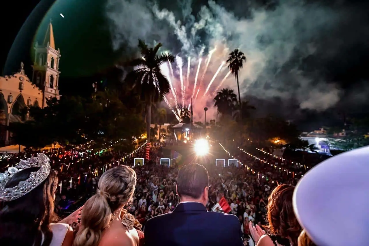 Imágenes del Grito de Independencia ayer domingo en Mazatlán, Sinaloa.