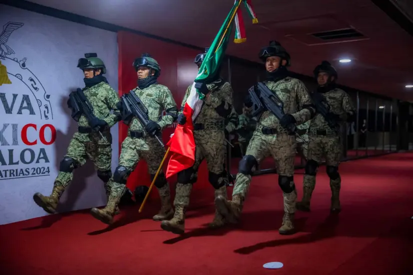 La bandera nacional fue escolatada por el 94 Batallón de Infantería de la Novena Zona Militar.