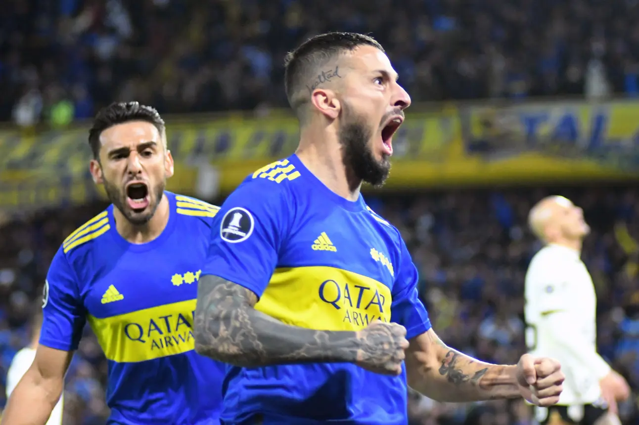 Darío Benedetto a los gallos| Imágen: Boca Jr