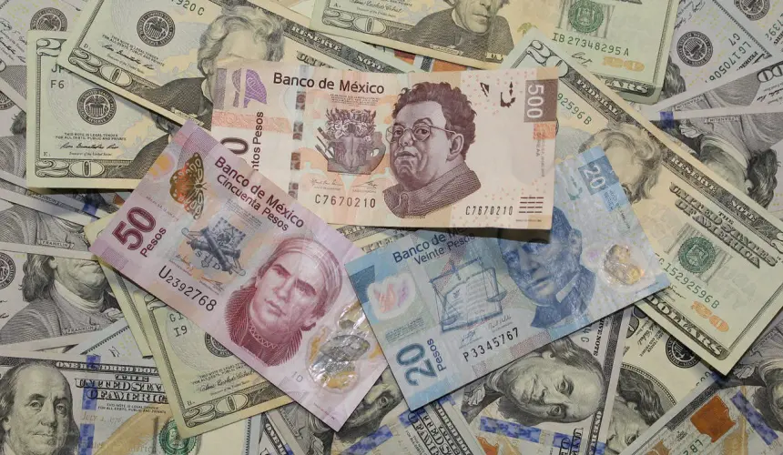 El peso se fortalece frente al dólar.