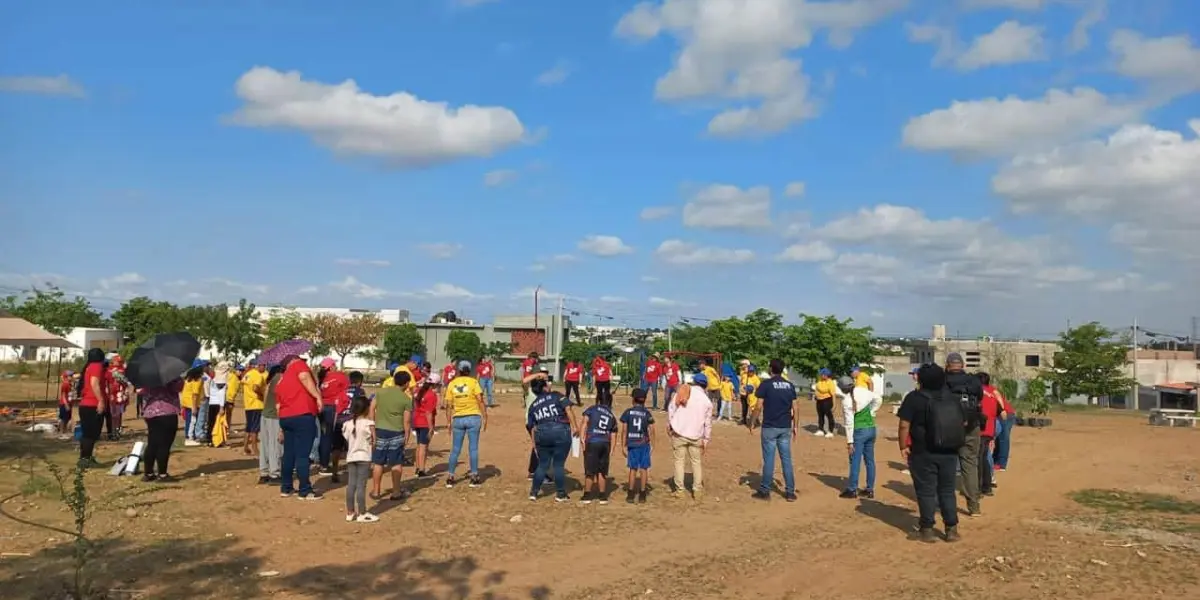 Se instalan juegos infantiles y cancha de fútbol en parque de Prados del Sol II para promover el desarrollo comunitario y la  paz en Culiacán.