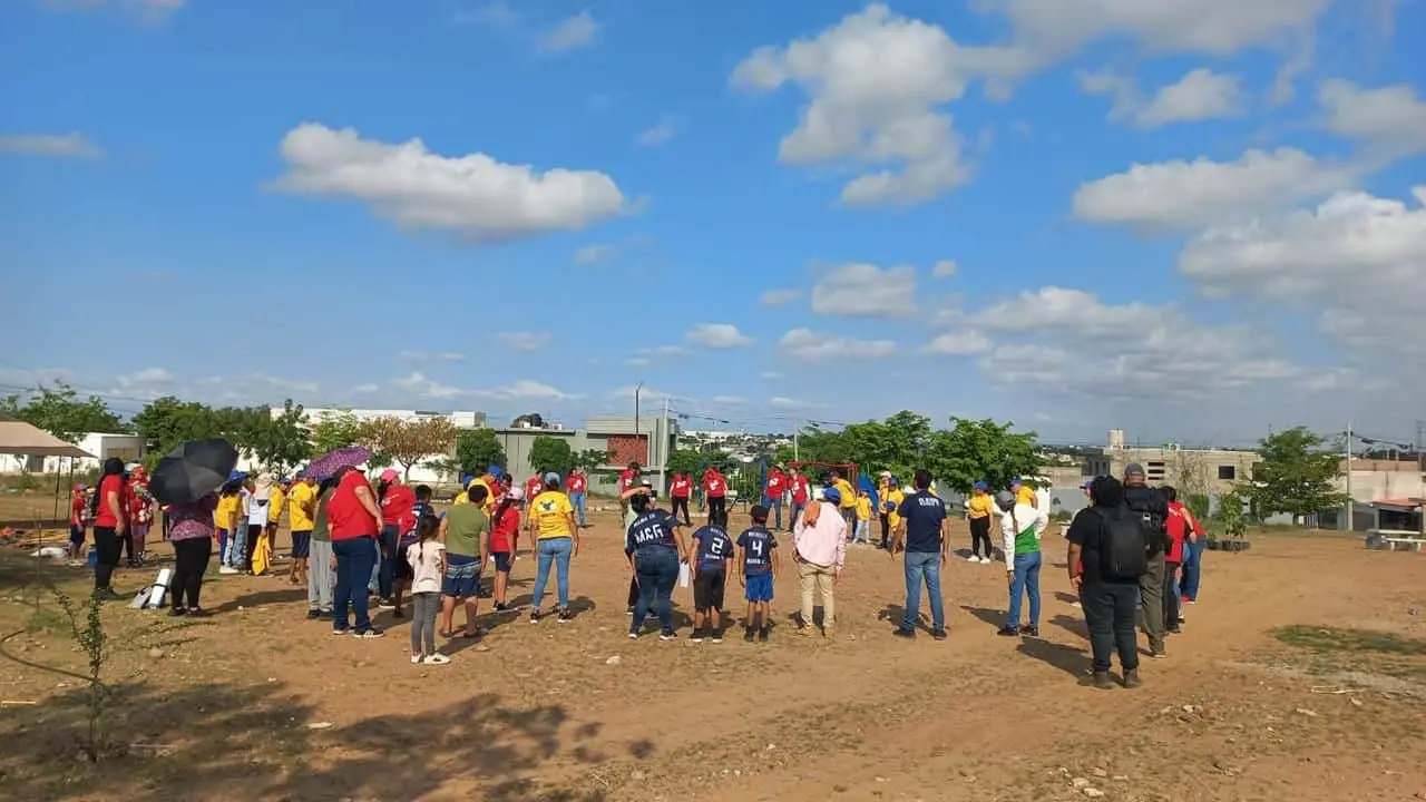 Se instalan juegos infantiles y cancha de fútbol en parque de Prados del Sol II para promover el desarrollo comunitario y la  paz en Culiacán.