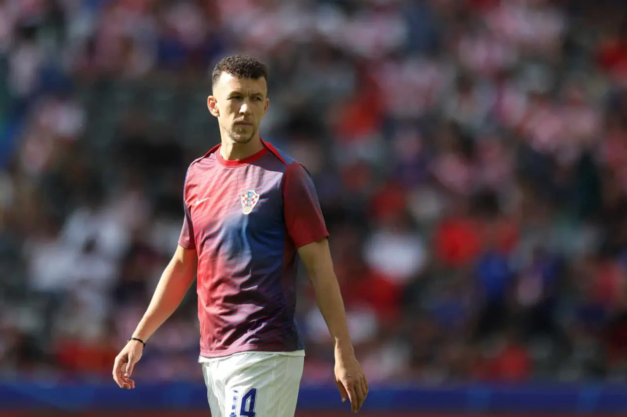 Perisic llega al equipo granjero |Imágen: @HSN