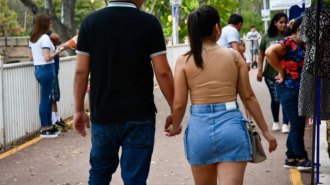 Cada día se reactiva más el centro de Culiacán. La confianza de los ciudadanos llena nuevamente las calles y los comercios.
