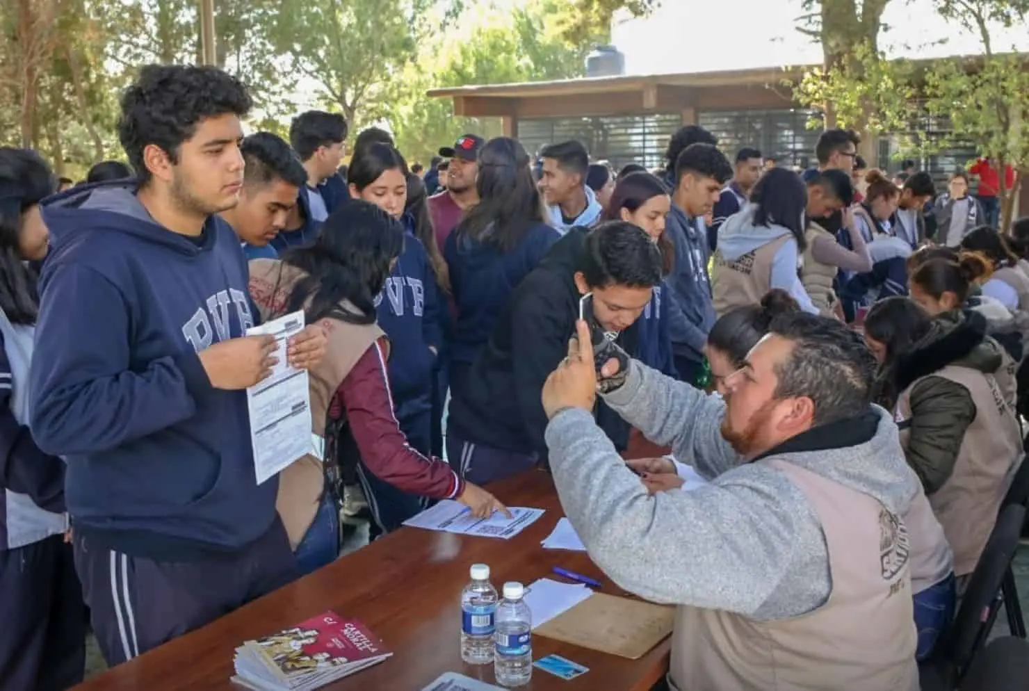 920 pesos al mes reciben los estudiantes de preparatoria que cuentan con la Beca Benito Juárez en 2024. Foto: Cortesía