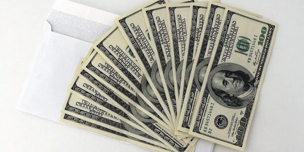 Así se cotiza el dólar en Bancoppel y Banco Azteca. Foto: Cortesía